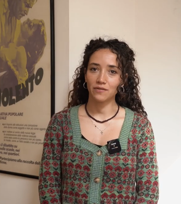 Fuori Posto #16 a Láadan. Chi decide sui nostri corpi? Conversazione con Tullia Penna.